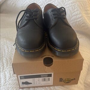 Doc Martens Unisex Oxford Air wair shoes Ladies 8 Mens 7